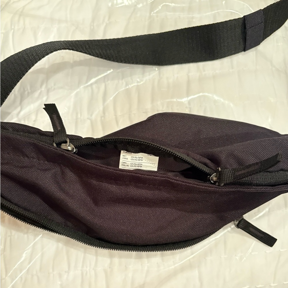 Nike Black and White Swoosh Belt Bag/Fanny Pack - Picture 3 of 6